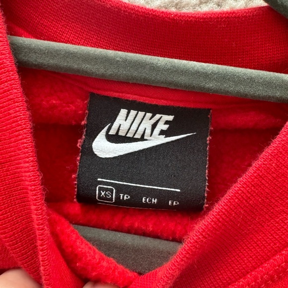 Nike crop sweatshirt red - size XS - used once - Picture 3 of 3